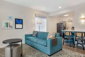 Arbetsyta för laptop, strykjärn/strykbräda, gratis wi-fi och sängkläder