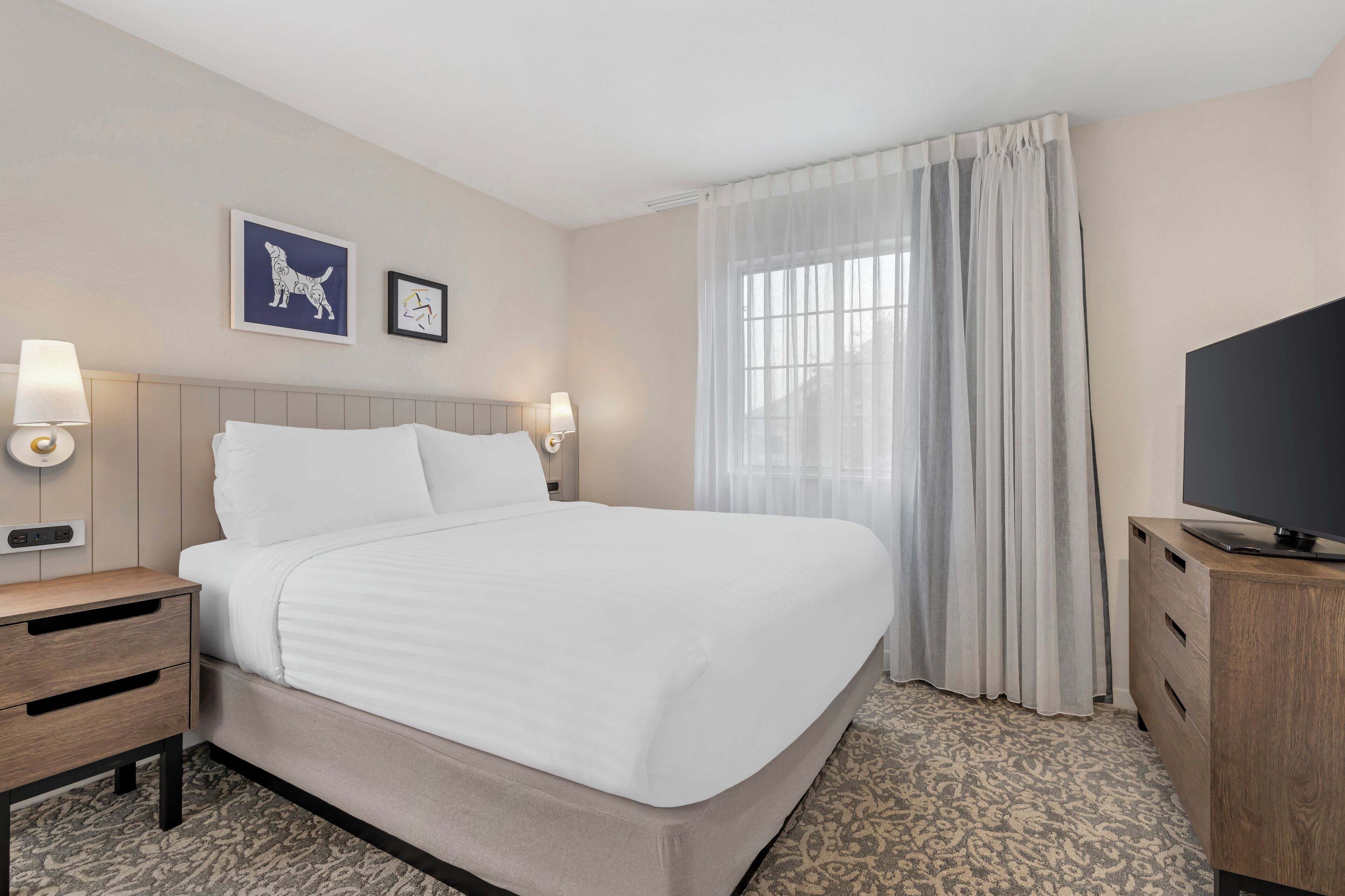 Laptop workspace, iron/ironing board, free WiFi, bed sheets