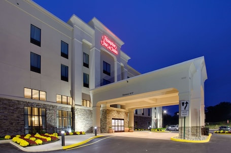 Exterior. Hampton Inn & Suites Philadelphia/Bensalem