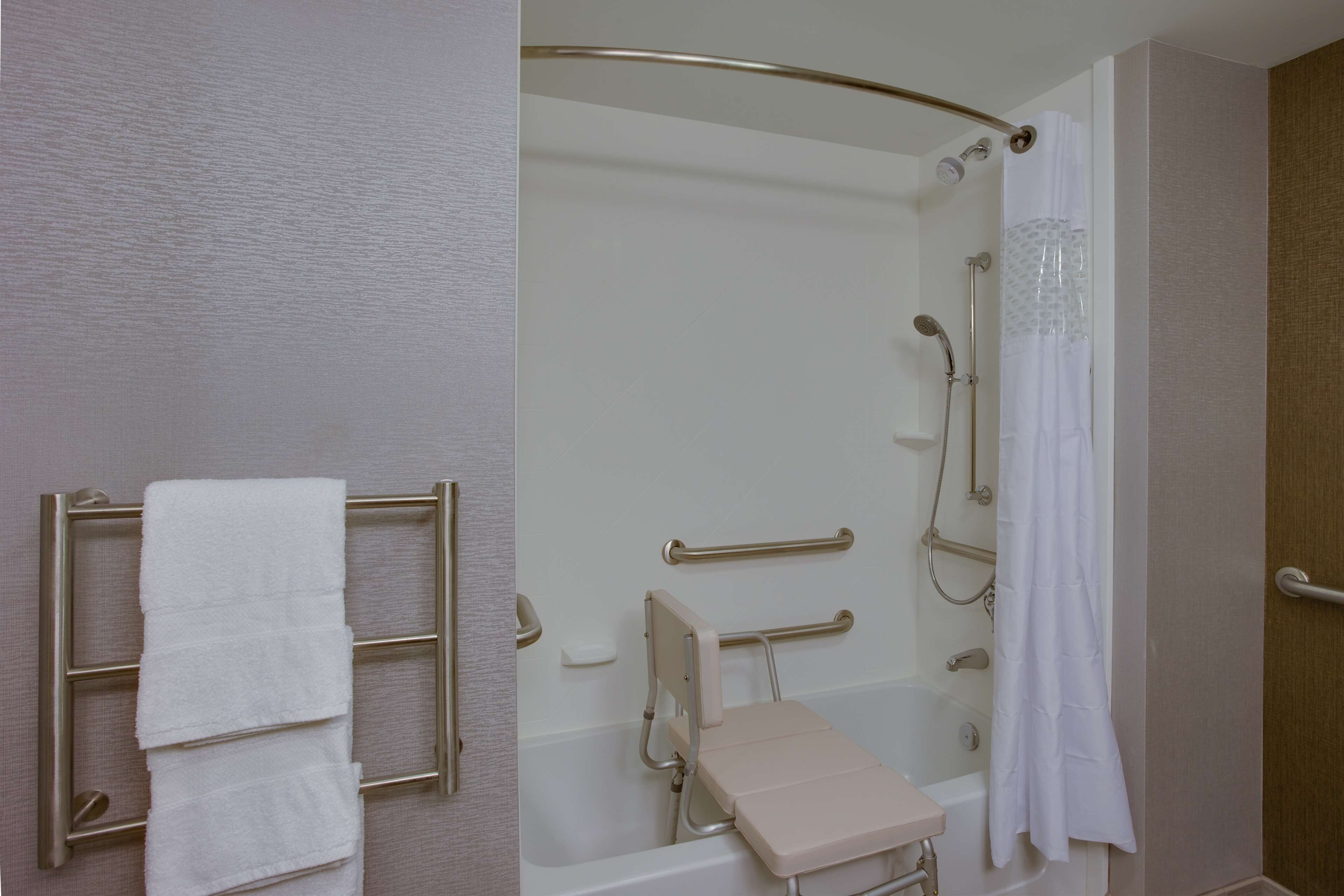 room, 1 king bed, accessible, bathtub | bathroom | free toiletries, towels