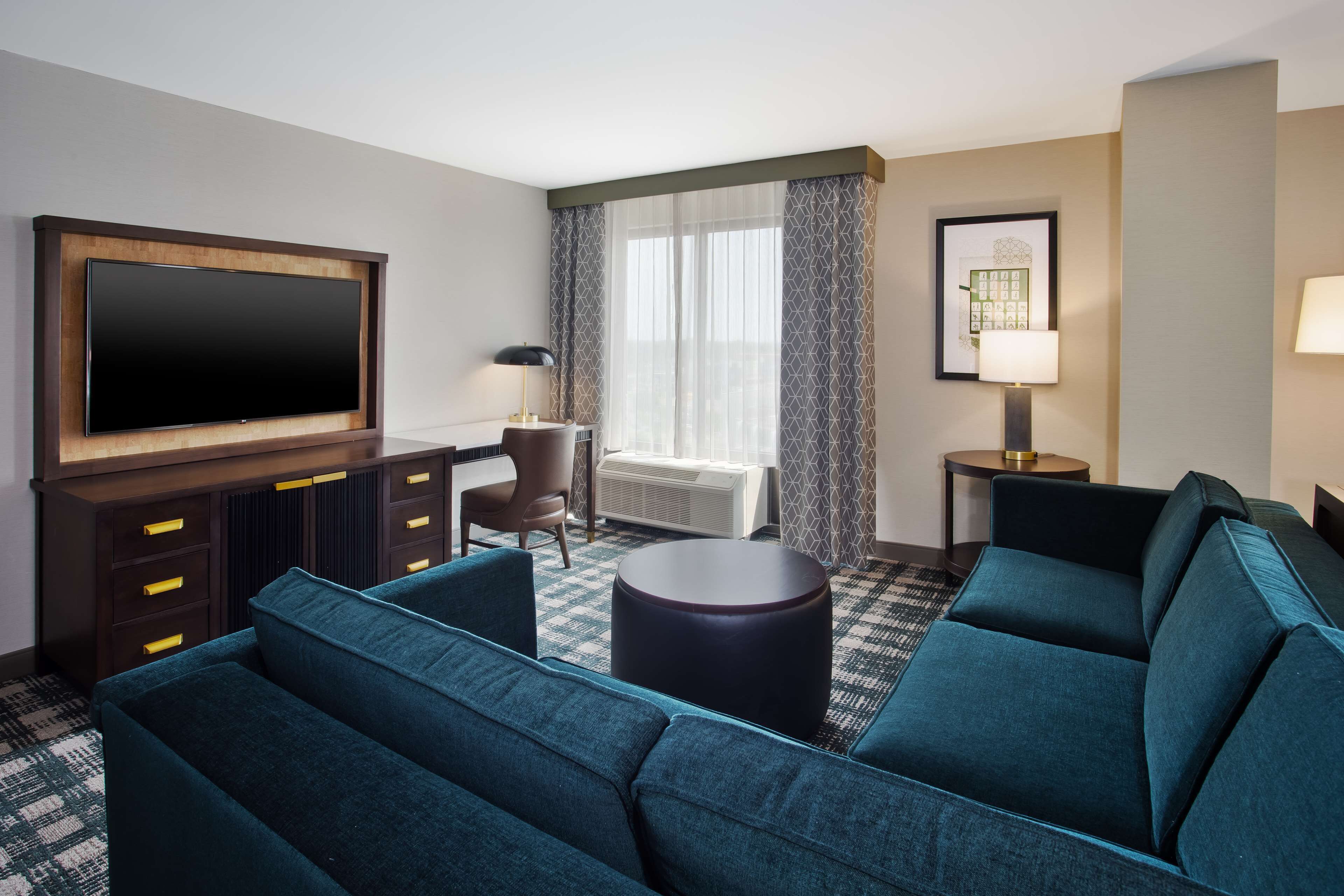 Junior Suite, 1 King Bed | Living area