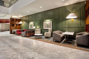 Lobby - DoubleTree by Hilton Lansing (Lansing)
