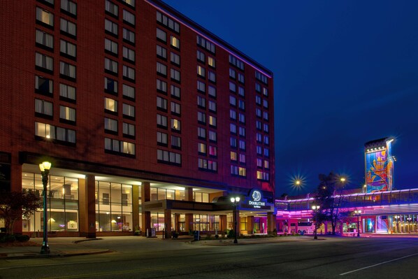 Exterior - DoubleTree by Hilton Lansing (Lansing)