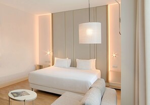 Couette en duvet, minibar, coffre-fort, décor unique