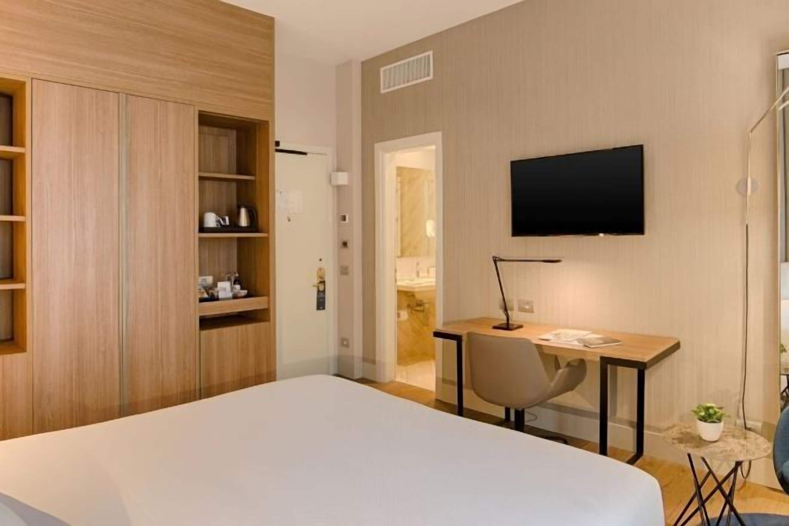 Down duvets, minibar, in-room safe, individually decorated