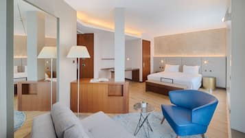 1 camera, copriletto in piuma, minibar, una cassaforte in camera