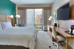 Desk, laptop workspace, blackout drapes, iron/ironing board - Holiday Inn Gainesville - University Center by IHG (Gainesville)