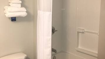 Combined shower/bathtub, eco-friendly toiletries, hair dryer, towels