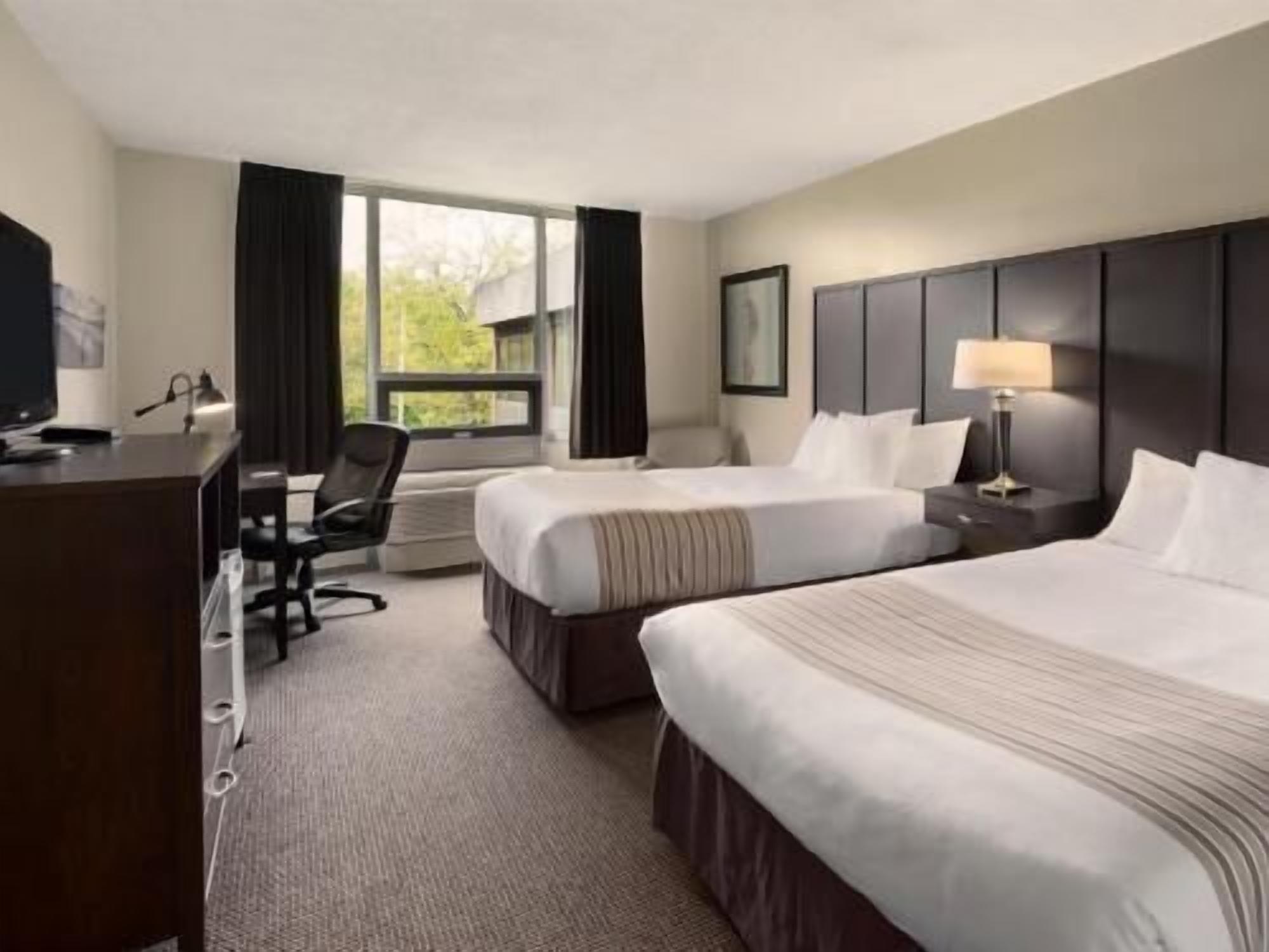 Caja de seguridad en la habitación y escritorio 