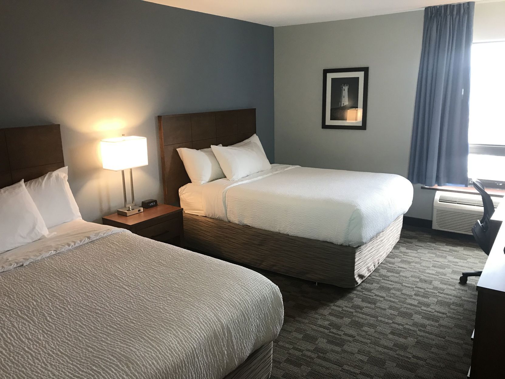 Caja de seguridad en la habitación y escritorio 