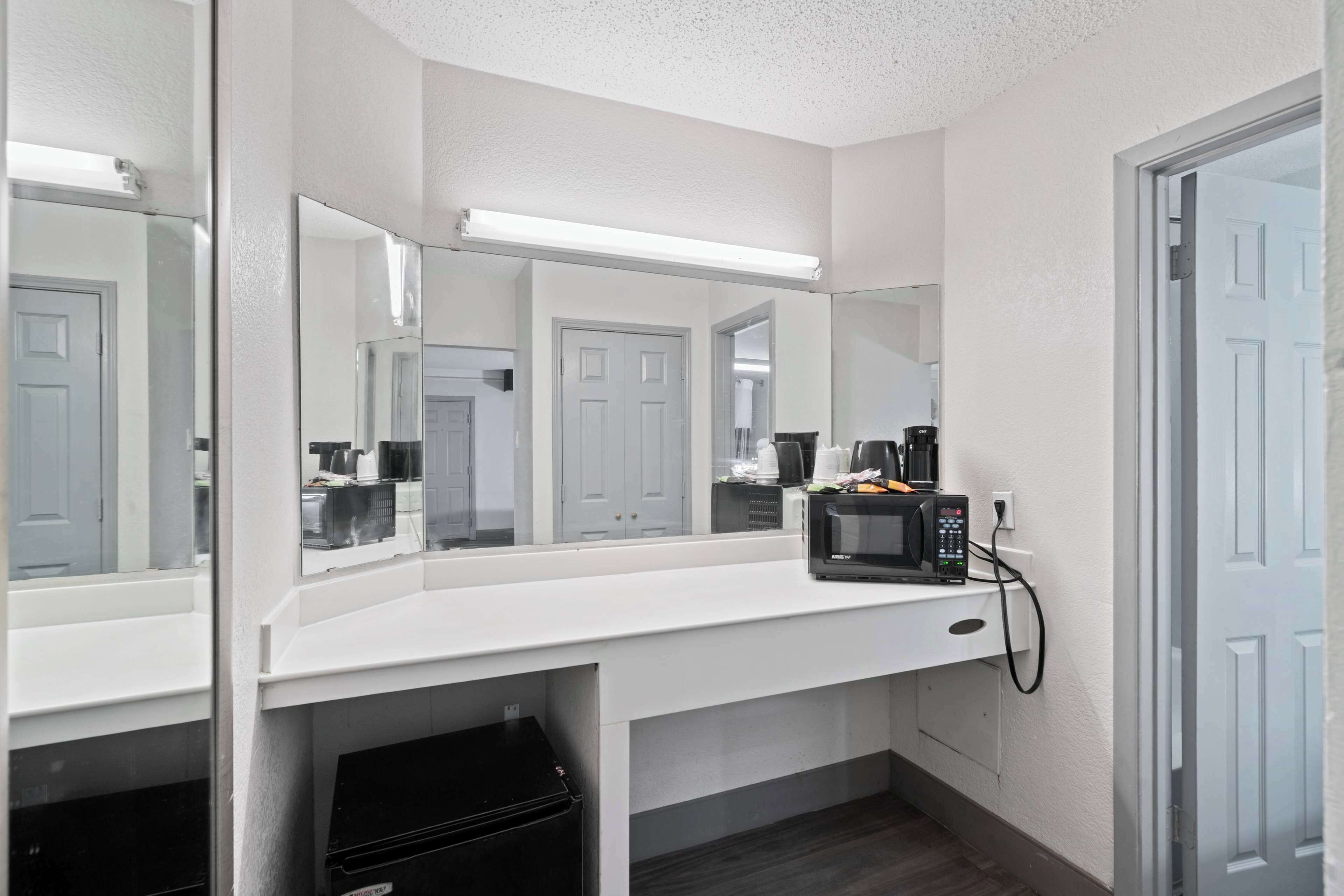 combined shower/bathtub, free toiletries, hair dryer, towels