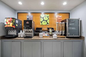 Free daily full breakfast  - La Quinta Inn by Wyndham Corpus Christi North (Corpus Christi)
