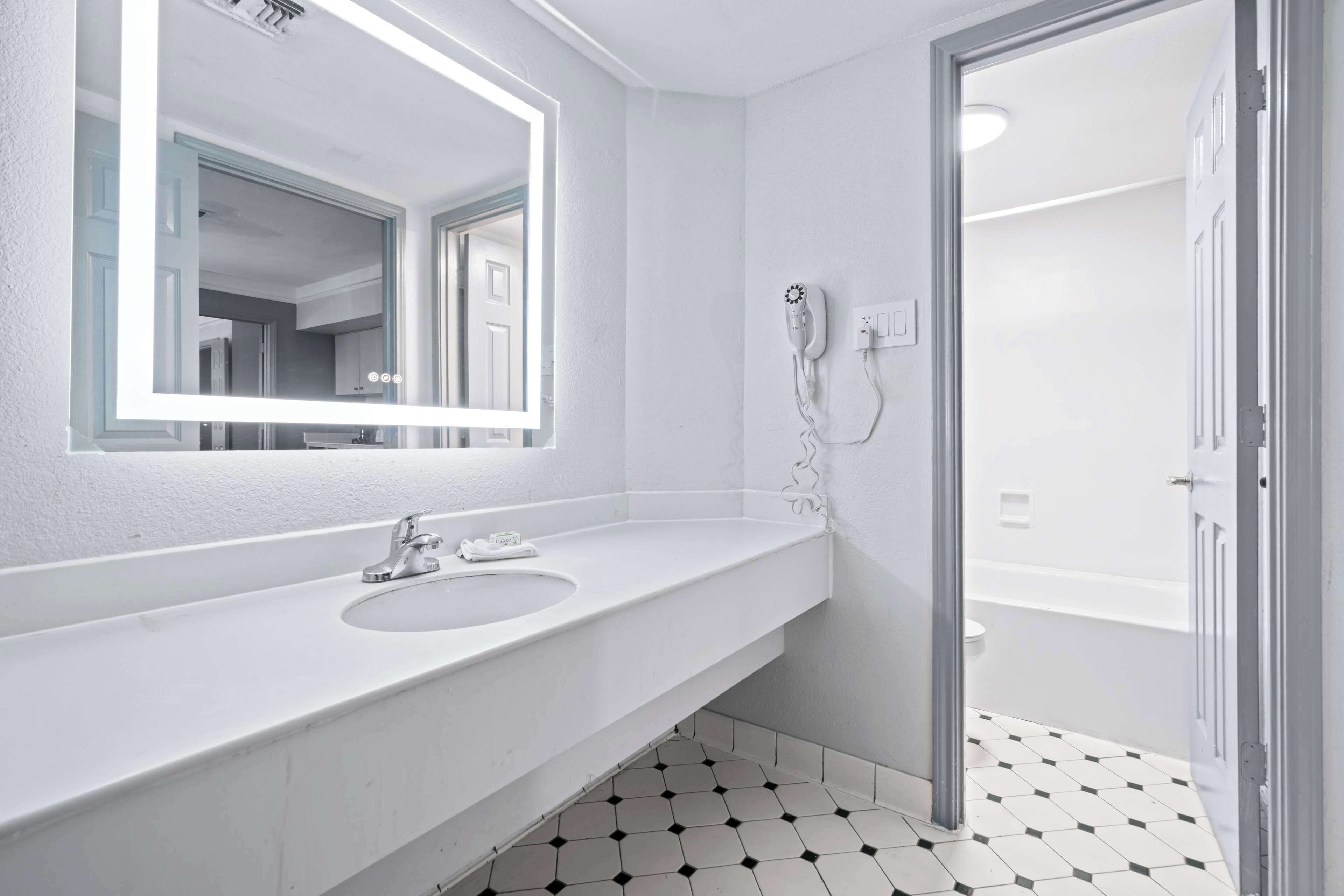 combined shower/bathtub, free toiletries, hair dryer, towels