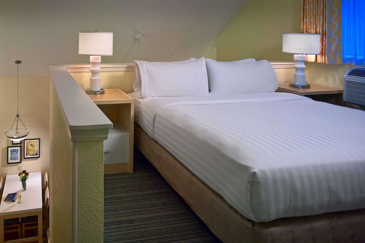 Loft, Multiple Beds, Fireplace (Two Bedroom-King and Two Doubles) | Premium bedding, pillow-top beds, desk, laptop workspace