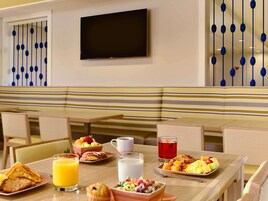 Desayuno buffet incluido todos los días 