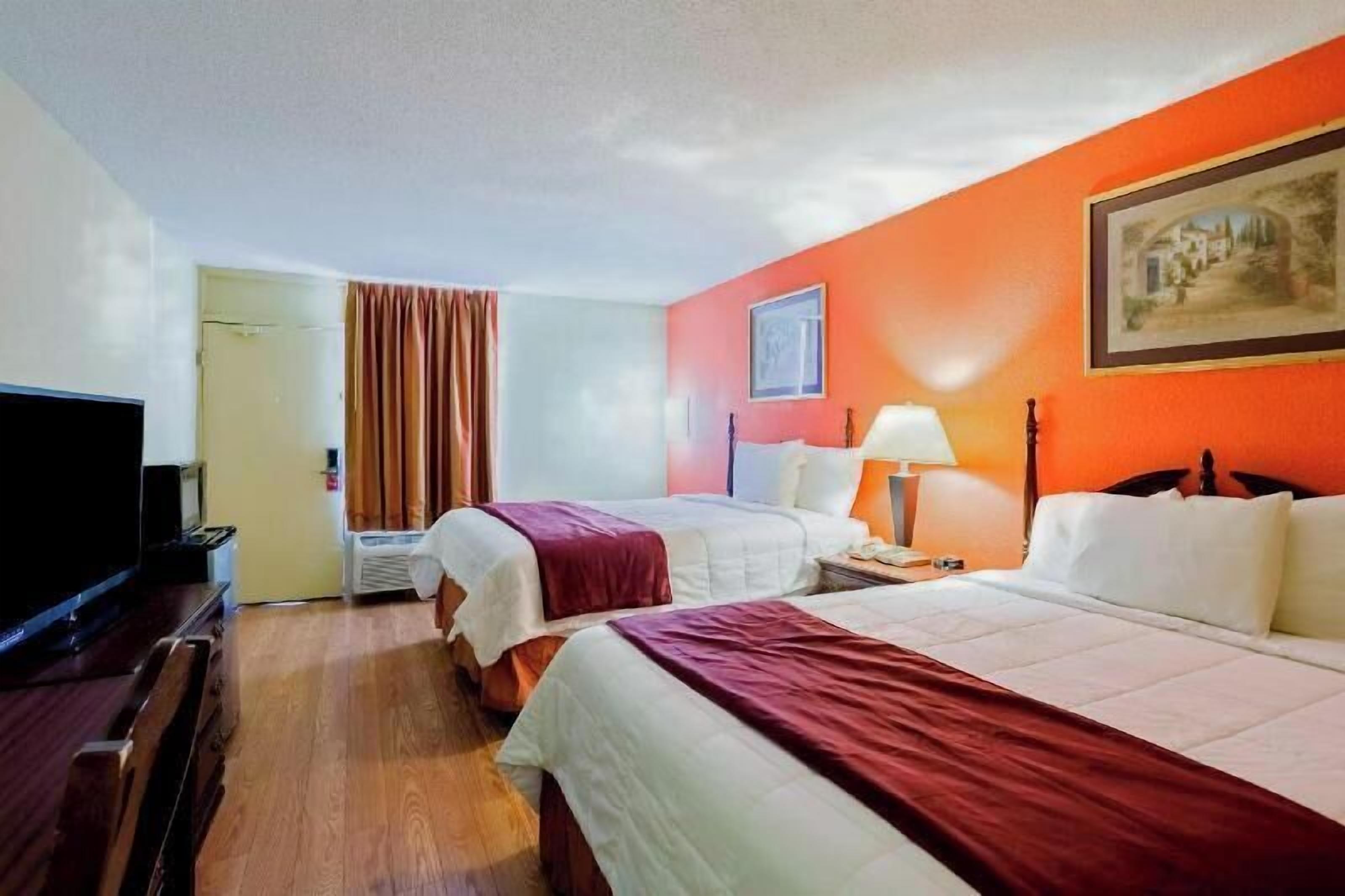 Desk, laptop workspace, free WiFi, bed sheets