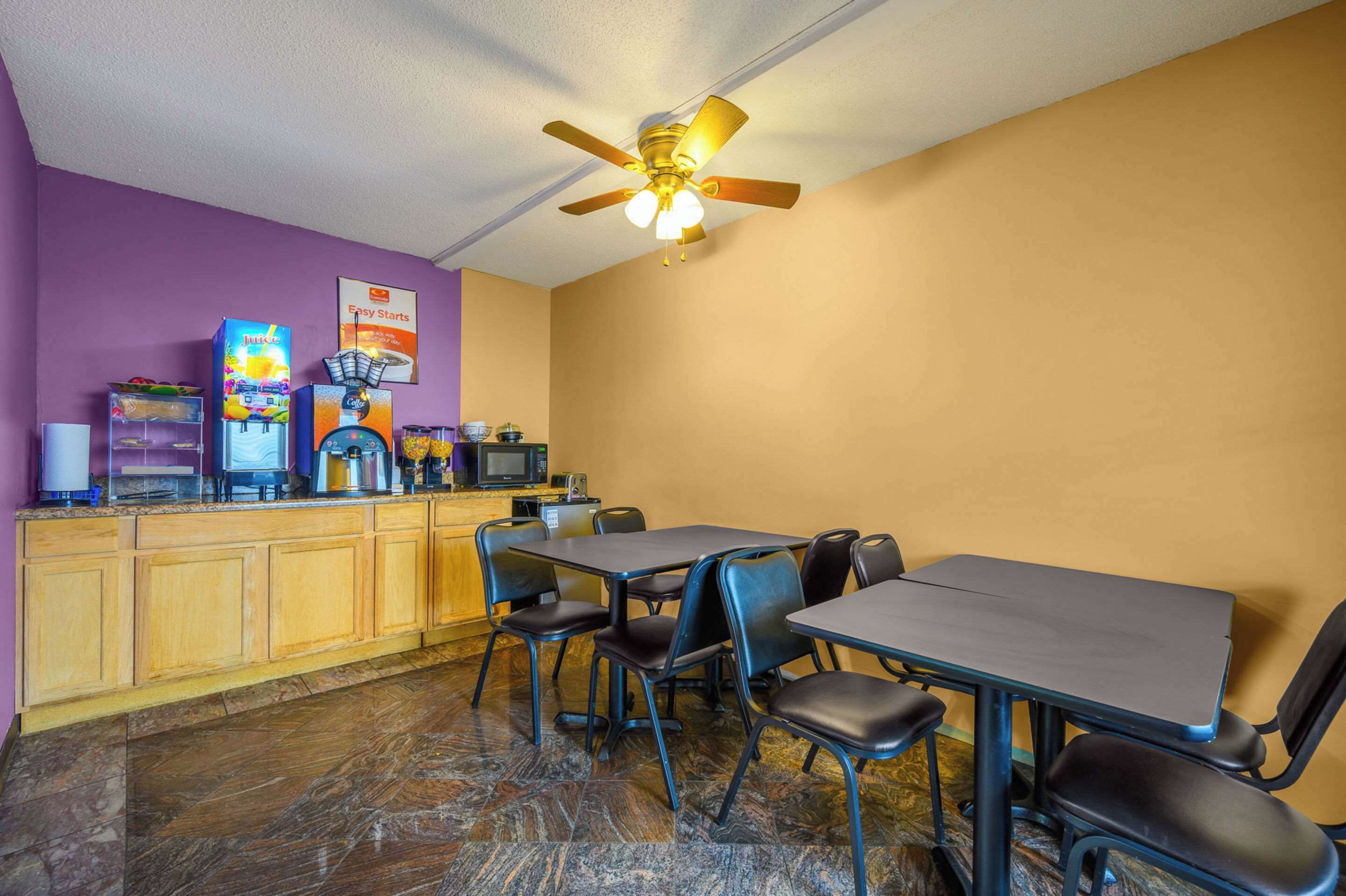 Ilmainen päivittäinen mannermainen aamiainen 