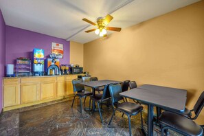 Free daily continental breakfast 