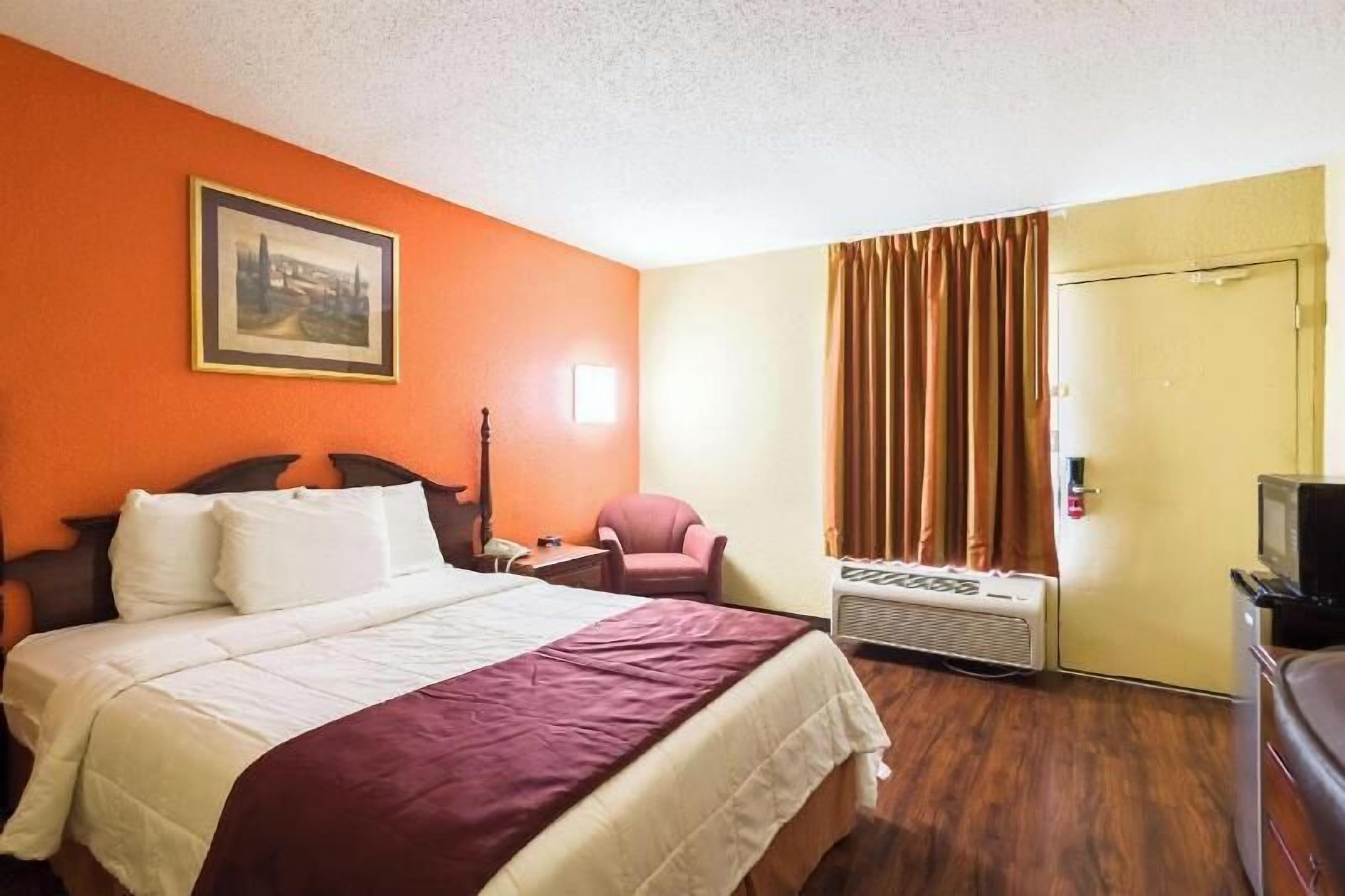 Desk, laptop workspace, free WiFi, bed sheets