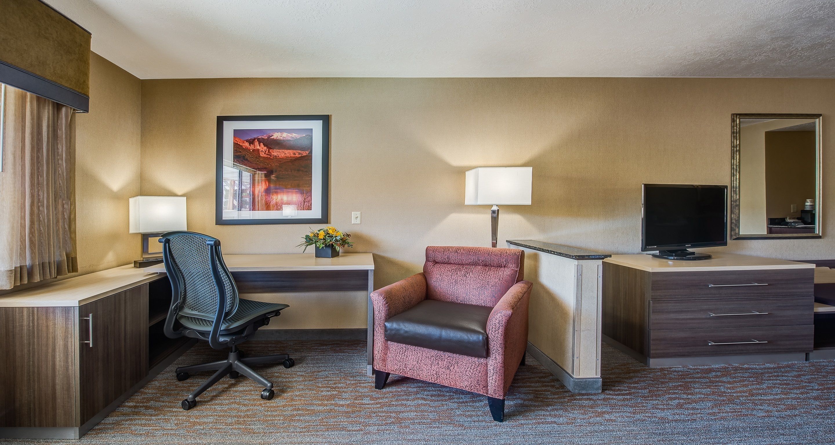 suite, 1 king bed, non smoking, refrigerator | 1 bedroom, premium bedding, pillow-top beds, in-room safe