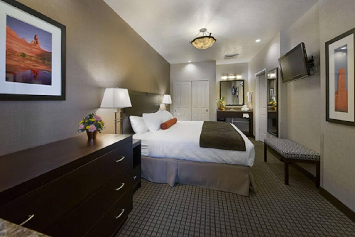 Premium bedding, pillow-top beds, in-room safe, desk