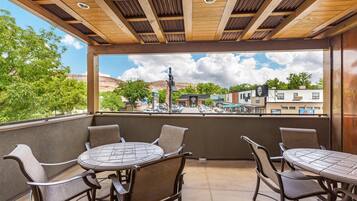 Svit - flera sÀngar - icke-rökare - balkong | Utsikt mot gatan