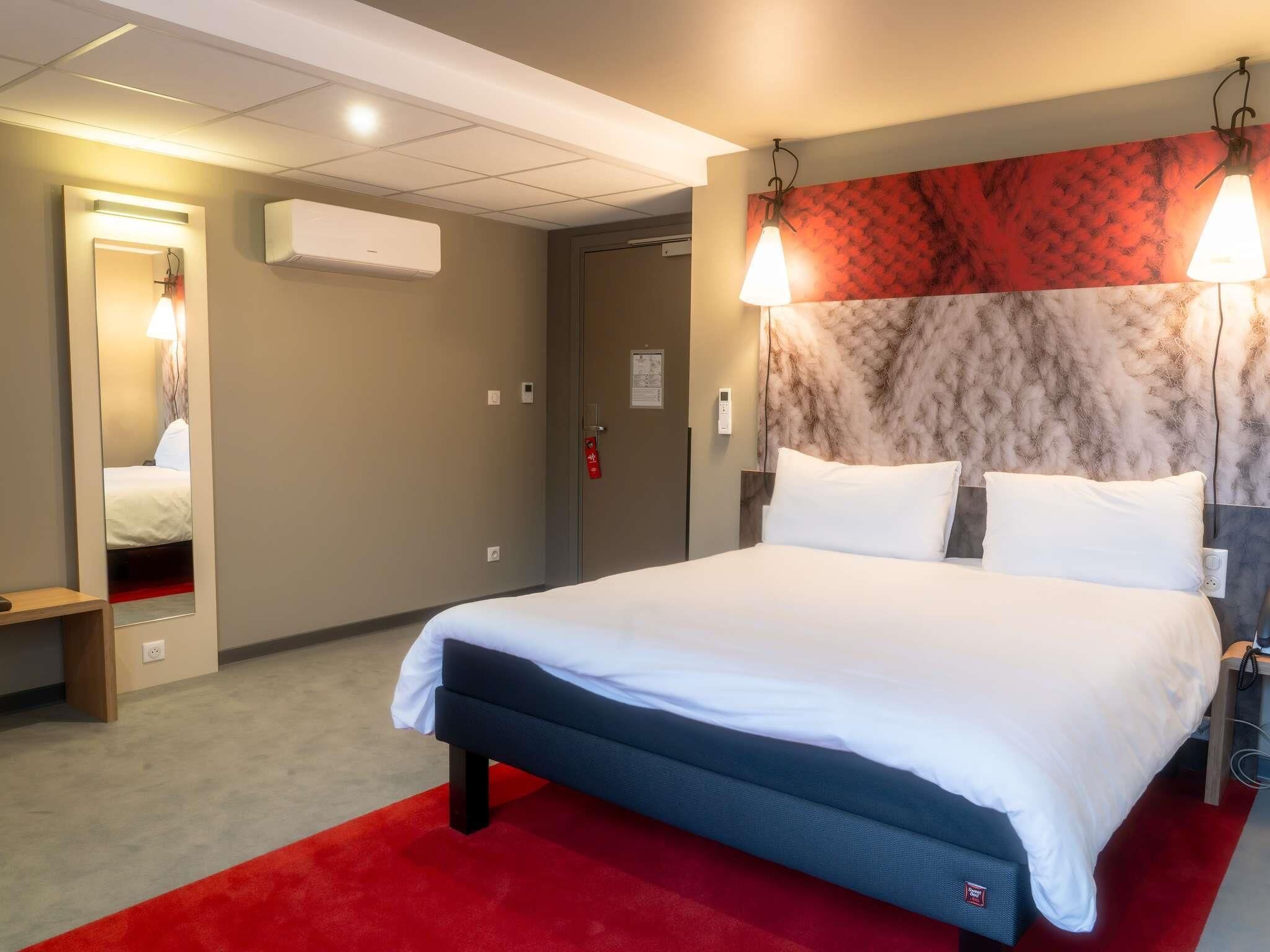 Room, 1 Double Bed, Accessible | Desk, free cribs/infant beds, free WiFi, bed sheets