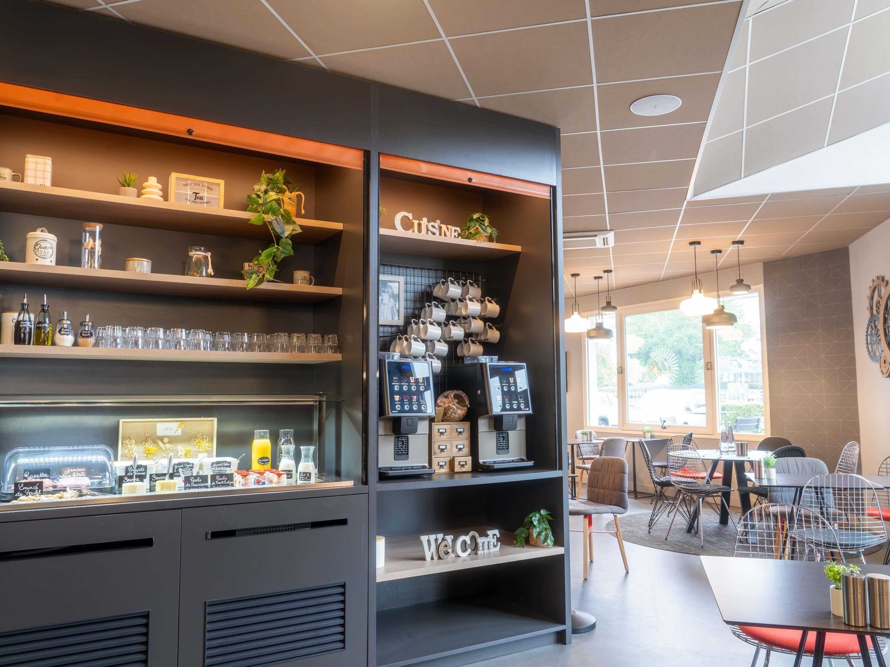 Daily buffet breakfast (EUR 13.9 per person)