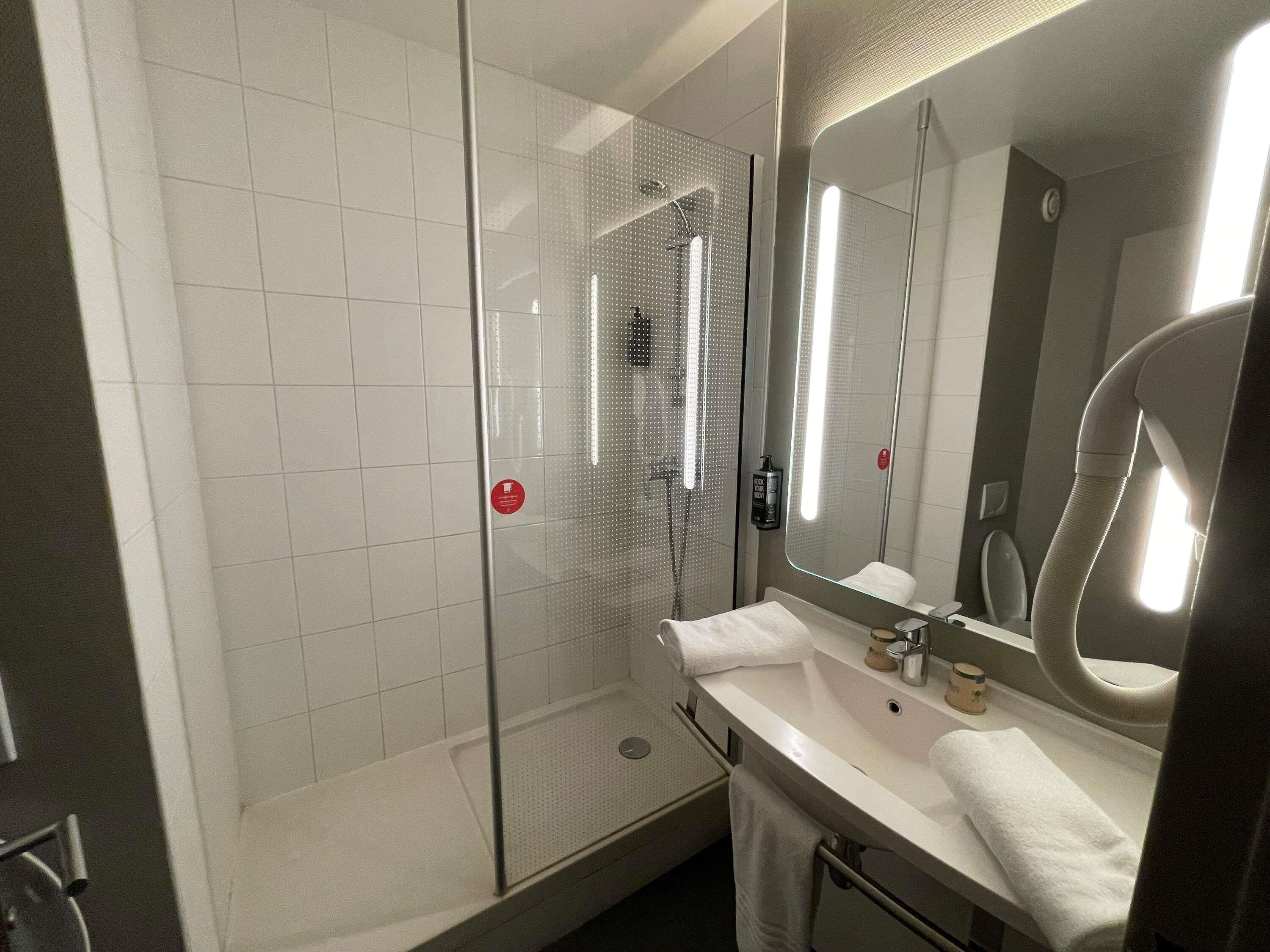 Desk, free cribs/infant beds, free WiFi, bed sheets