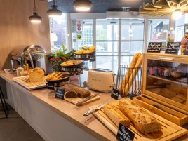 Se ofrece un desayuno bufé todos los días (por un coste adicional)