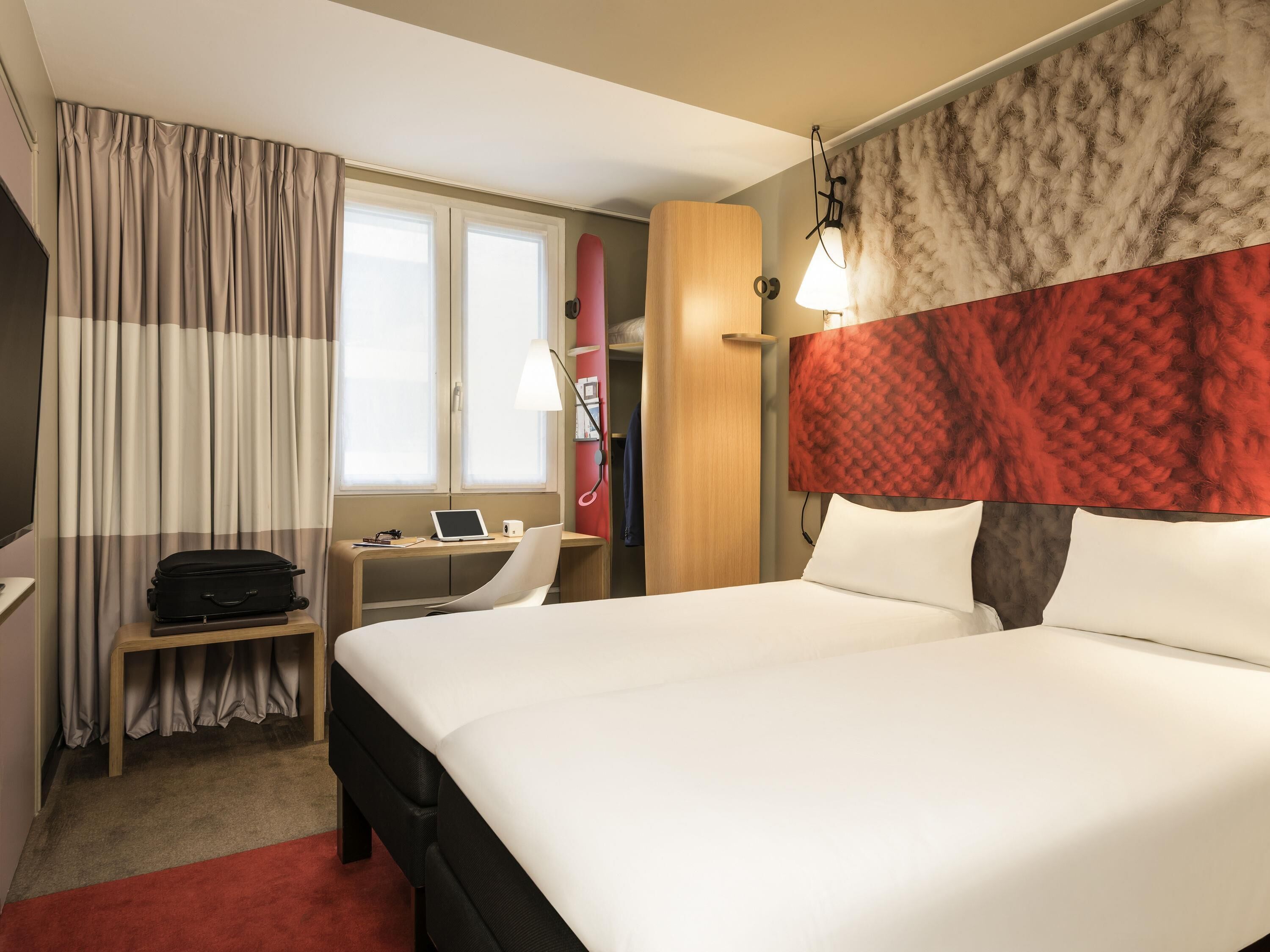 Standard Room, 2 Twin Beds | Desk, free cribs/infant beds, free WiFi, bed sheets
