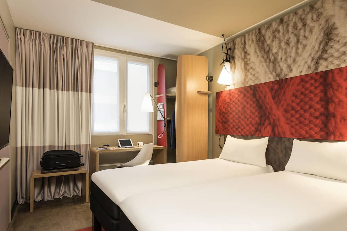 Standard Room, 2 Twin Beds | Desk, free cribs/infant beds, free WiFi, bed sheets