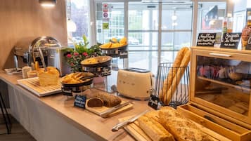 Daily buffet breakfast (EUR 13.9 per person)