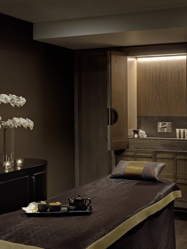 Couples treatment rooms, hot tub, steam room, body treatments