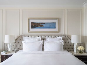 Premium bedding, in-room safe, desk, blackout curtains - The Langham, Sydney (Millers Point)