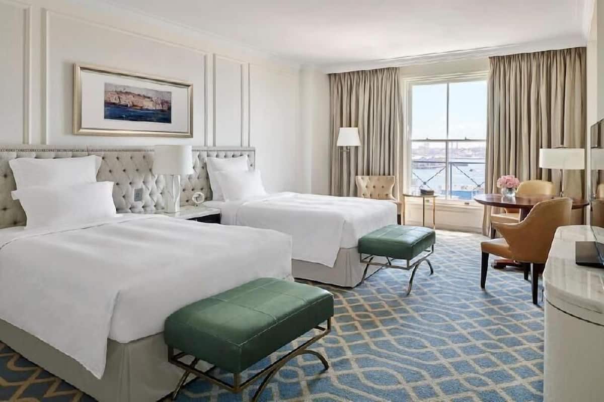 Literie de qualité supérieure, coffres-forts dans les chambres, bureau