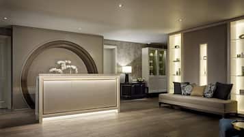 Couples treatment rooms, hot tub, steam room, body treatments