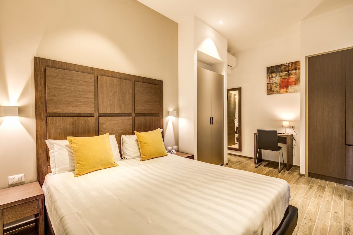 Premium bedding, minibar, in-room safe, desk