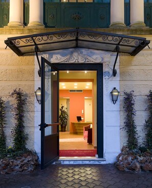 Premium bedding, minibar, in-room safe, desk - Hotel Rome Garden (Rome)