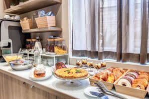 Morgenmadsbuffet hver dag (12 EUR pr. person)