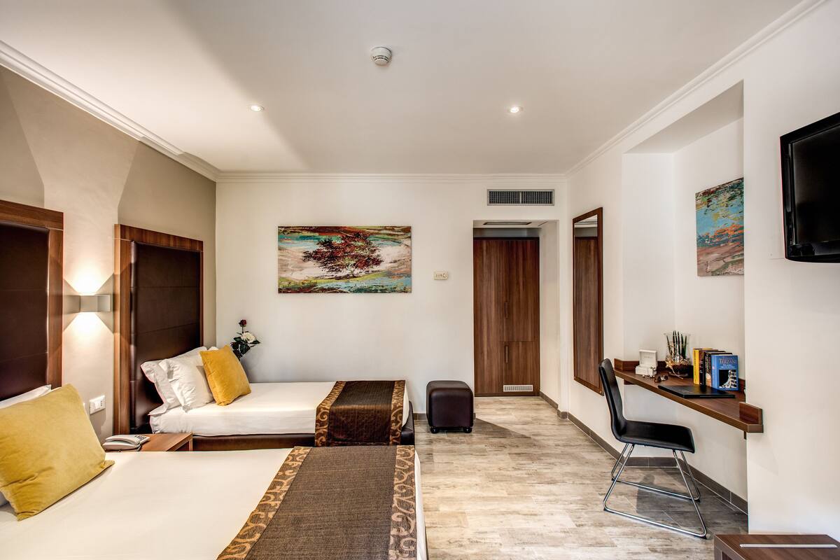 Modern Triple room | Premium bedding, minibar, in-room safe, desk