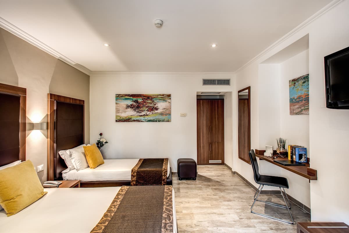 Premium bedding, minibar, in-room safe, desk