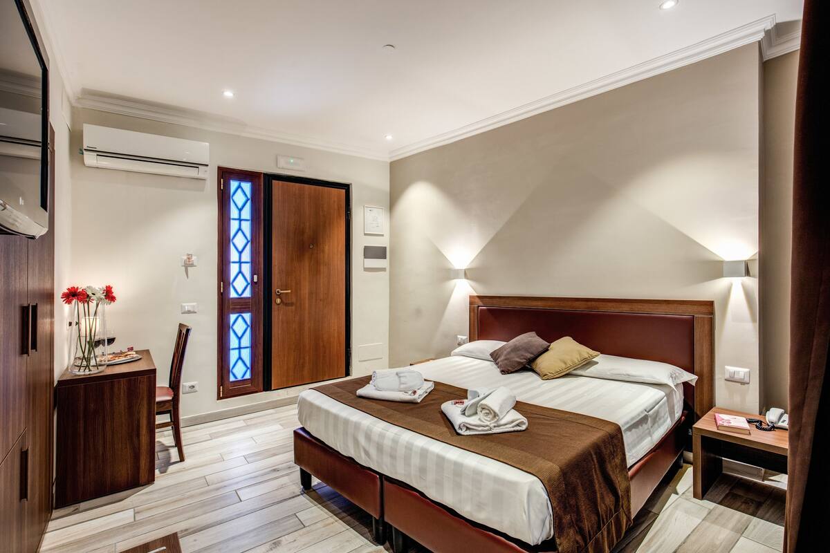 Modern Double or Twin Room | Premium bedding, minibar, in-room safe, desk