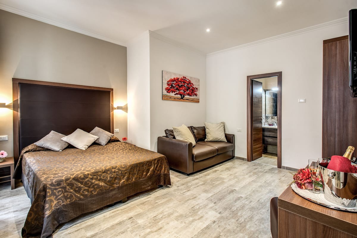 Premium bedding, minibar, in-room safe, desk