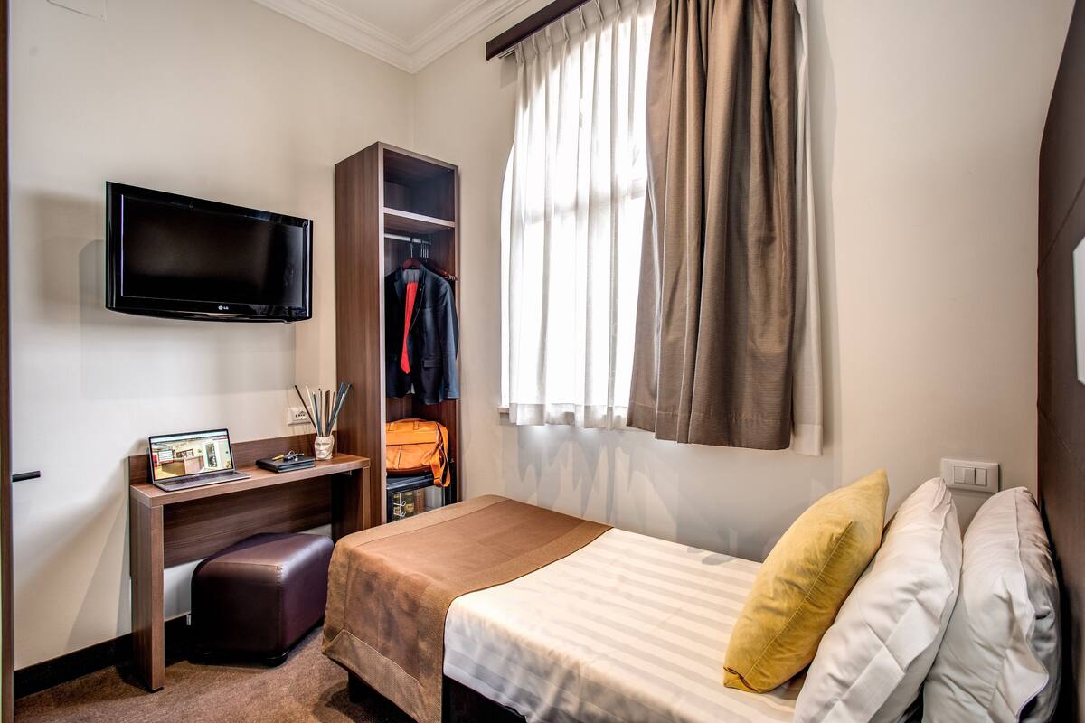 Single Room | Premium bedding, minibar, in-room safe, desk