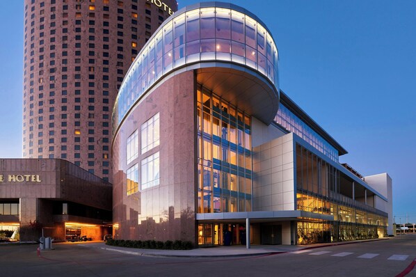 Exterior - Renaissance Dallas Hotel (Dallas)