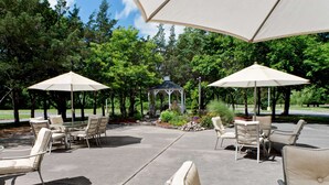 Gazebo - Radisson Hotel Rochester Airport (Rochester)