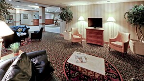 Lobby - Radisson Hotel Rochester Airport (Rochester)