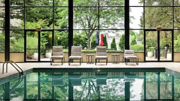 Indoor pool, sun loungers