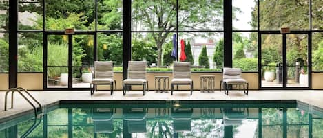 Indoor pool, sun loungers